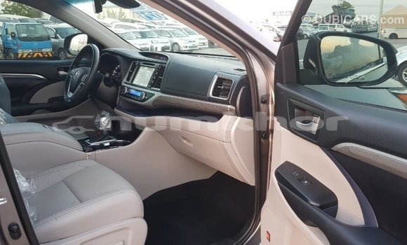 Buy Import Toyota Highlander Other Car in Import - Dubai in Bumthang Buy Import Toyota Highlander Other Car in Import - Dubai in Bumthang