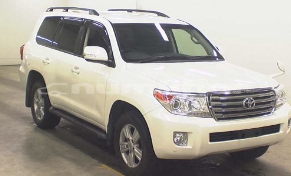 Buy Import Toyota Land Cruiser White Car in Import - Dubai in Bumthang Buy Import Toyota Land Cruiser White Car in Import - Dubai in Bumthang