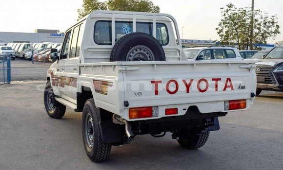 Buy Import Toyota Land Cruiser White Car in Import - Dubai in Bumthang Buy Import Toyota Land Cruiser White Car in Import - Dubai in Bumthang