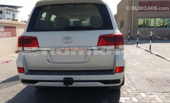 Buy Import Toyota Land Cruiser White Car in Import - Dubai in Bumthang Buy Import Toyota Land Cruiser White Car in Import - Dubai in Bumthang