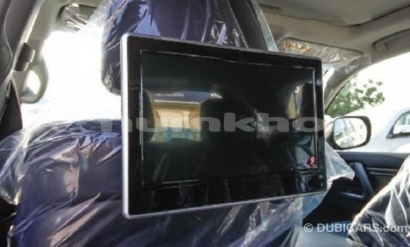 Buy Import Toyota Land Cruiser White Car in Import - Dubai in Bumthang Buy Import Toyota Land Cruiser White Car in Import - Dubai in Bumthang