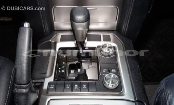 Buy Import Toyota Land Cruiser White Car in Import - Dubai in Bumthang Buy Import Toyota Land Cruiser White Car in Import - Dubai in Bumthang