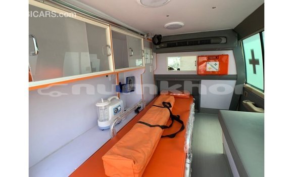 Buy Import Toyota Land Cruiser Beige Car in Import - Dubai in Bumthang Buy Import Toyota Land Cruiser Beige Car in Import - Dubai in Bumthang