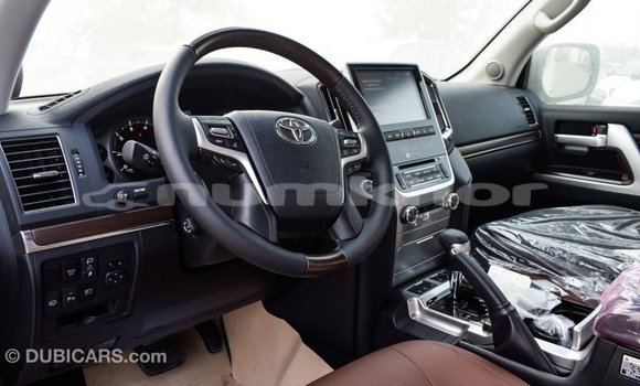 Buy Import Toyota Land Cruiser White Car in Import - Dubai in Bumthang Buy Import Toyota Land Cruiser White Car in Import - Dubai in Bumthang