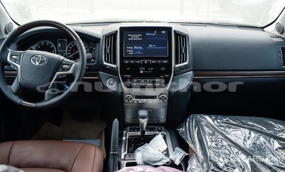 Buy Import Toyota Land Cruiser White Car in Import - Dubai in Bumthang Buy Import Toyota Land Cruiser White Car in Import - Dubai in Bumthang