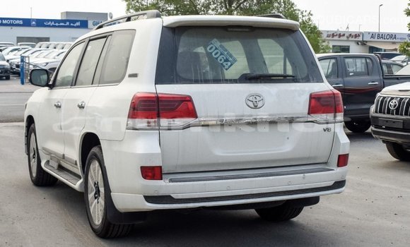 Buy Import Toyota Land Cruiser White Car in Import - Dubai in Bumthang Buy Import Toyota Land Cruiser White Car in Import - Dubai in Bumthang
