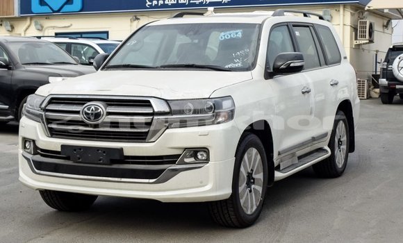 Buy Import Toyota Land Cruiser White Car in Import - Dubai in Bumthang Buy Import Toyota Land Cruiser White Car in Import - Dubai in Bumthang