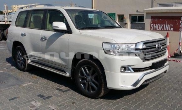 Buy Import Toyota Land Cruiser White Car in Import - Dubai in Bumthang Buy Import Toyota Land Cruiser White Car in Import - Dubai in Bumthang