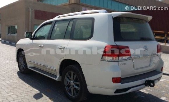 Buy Import Toyota Land Cruiser White Car in Import - Dubai in Bumthang Buy Import Toyota Land Cruiser White Car in Import - Dubai in Bumthang
