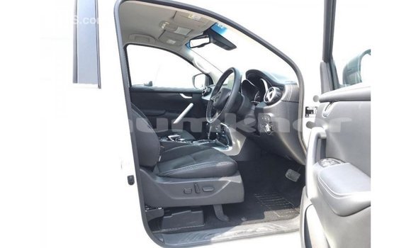 Buy Import Mercedes-Benz 250 White Car in Import - Dubai in Bumthang Buy Import Mercedes-Benz 250 White Car in Import - Dubai in Bumthang