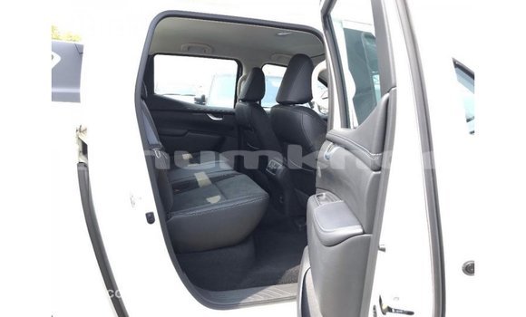 Buy Import Mercedes-Benz 250 White Car in Import - Dubai in Bumthang Buy Import Mercedes-Benz 250 White Car in Import - Dubai in Bumthang
