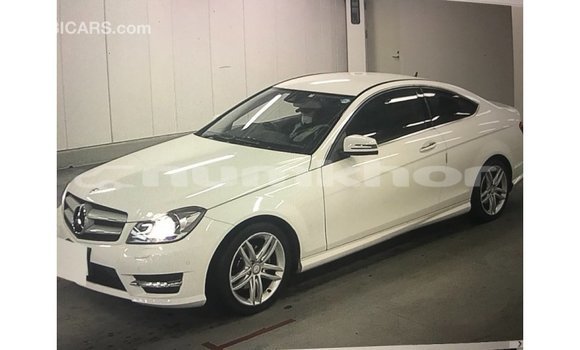 Buy Import Mercedes-Benz 190 White Car in Import - Dubai in Bumthang Buy Import Mercedes-Benz 190 White Car in Import - Dubai in Bumthang