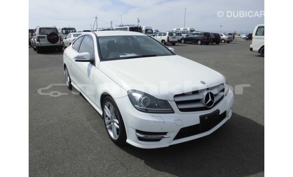 Buy Import Mercedes-Benz 190 White Car in Import - Dubai in Bumthang Buy Import Mercedes-Benz 190 White Car in Import - Dubai in Bumthang