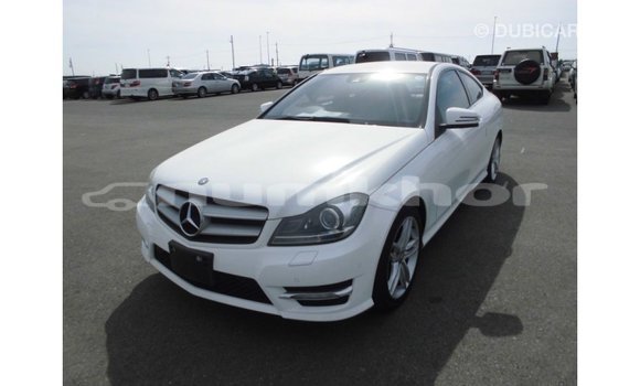 Buy Import Mercedes-Benz 190 White Car in Import - Dubai in Bumthang Buy Import Mercedes-Benz 190 White Car in Import - Dubai in Bumthang