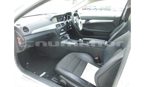 Buy Import Mercedes-Benz 190 White Car in Import - Dubai in Bumthang Buy Import Mercedes-Benz 190 White Car in Import - Dubai in Bumthang