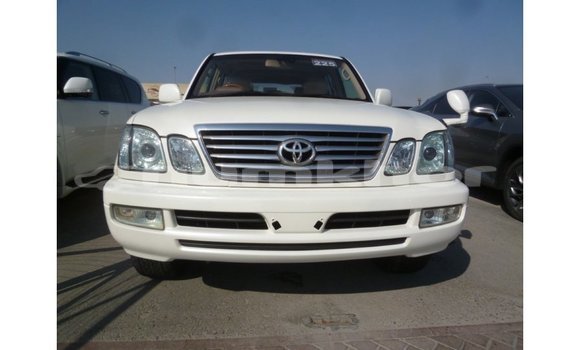 Buy Import Toyota Land Cruiser White Car in Import - Dubai in Bumthang Buy Import Toyota Land Cruiser White Car in Import - Dubai in Bumthang