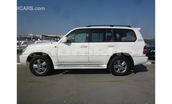 Buy Import Toyota Land Cruiser White Car in Import - Dubai in Bumthang Buy Import Toyota Land Cruiser White Car in Import - Dubai in Bumthang