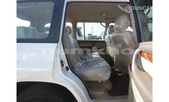 Buy Import Toyota Land Cruiser White Car in Import - Dubai in Bumthang Buy Import Toyota Land Cruiser White Car in Import - Dubai in Bumthang