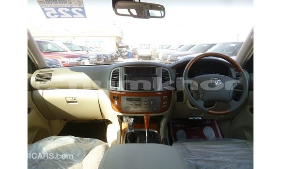 Buy Import Toyota Land Cruiser White Car in Import - Dubai in Bumthang Buy Import Toyota Land Cruiser White Car in Import - Dubai in Bumthang