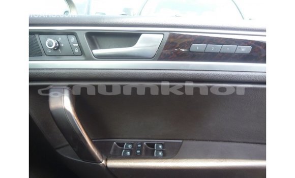 Buy Import Volkswagen Touareg Brown Car in Import - Dubai in Bumthang Buy Import Volkswagen Touareg Brown Car in Import - Dubai in Bumthang