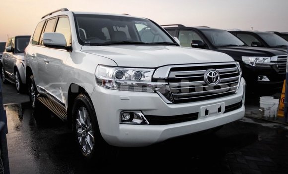 Buy Import Toyota Land Cruiser White Car in Import - Dubai in Bumthang Buy Import Toyota Land Cruiser White Car in Import - Dubai in Bumthang