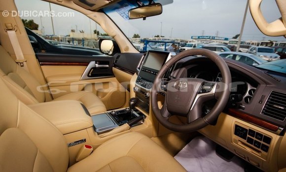 Buy Import Toyota Land Cruiser White Car in Import - Dubai in Bumthang Buy Import Toyota Land Cruiser White Car in Import - Dubai in Bumthang