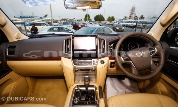 Buy Import Toyota Land Cruiser White Car in Import - Dubai in Bumthang Buy Import Toyota Land Cruiser White Car in Import - Dubai in Bumthang
