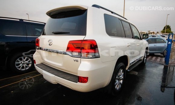 Buy Import Toyota Land Cruiser White Car in Import - Dubai in Bumthang Buy Import Toyota Land Cruiser White Car in Import - Dubai in Bumthang