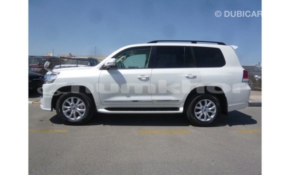 Buy Import Toyota Land Cruiser White Car in Import - Dubai in Bumthang Buy Import Toyota Land Cruiser White Car in Import - Dubai in Bumthang