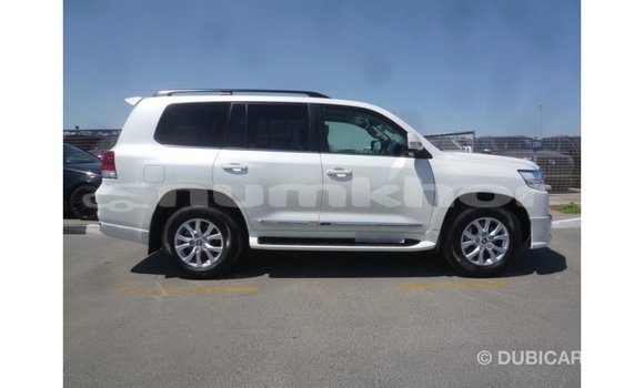 Buy Import Toyota Land Cruiser White Car in Import - Dubai in Bumthang Buy Import Toyota Land Cruiser White Car in Import - Dubai in Bumthang