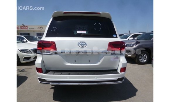Buy Import Toyota Land Cruiser White Car in Import - Dubai in Bumthang Buy Import Toyota Land Cruiser White Car in Import - Dubai in Bumthang