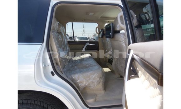 Buy Import Toyota Land Cruiser White Car in Import - Dubai in Bumthang Buy Import Toyota Land Cruiser White Car in Import - Dubai in Bumthang