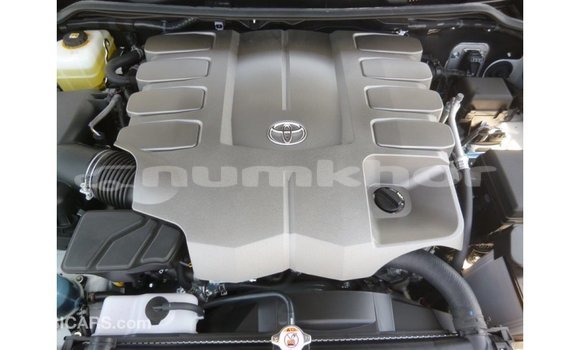 Buy Import Toyota Land Cruiser White Car in Import - Dubai in Bumthang Buy Import Toyota Land Cruiser White Car in Import - Dubai in Bumthang