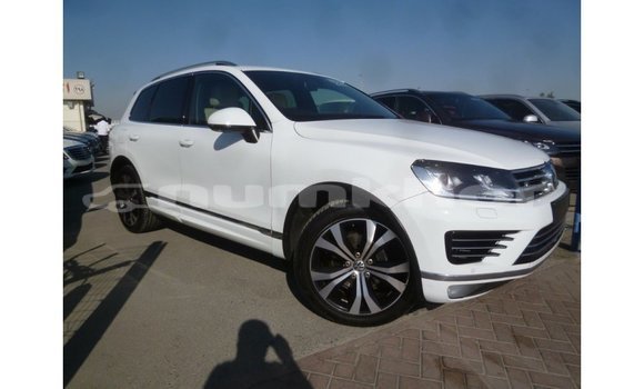 Buy Import Volkswagen Touareg White Car in Import - Dubai in Bumthang