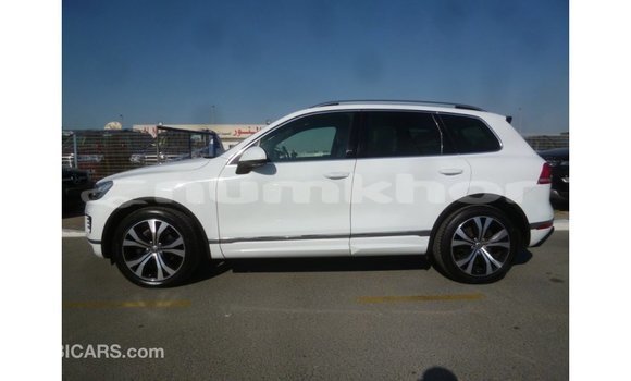 Buy Import Volkswagen Touareg White Car in Import - Dubai in Bumthang Buy Import Volkswagen Touareg White Car in Import - Dubai in Bumthang