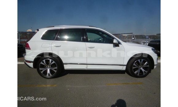 Buy Import Volkswagen Touareg White Car in Import - Dubai in Bumthang Buy Import Volkswagen Touareg White Car in Import - Dubai in Bumthang