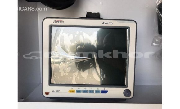 Buy Import Toyota Hiace White Car in Import - Dubai in Bumthang Buy Import Toyota Hiace White Car in Import - Dubai in Bumthang