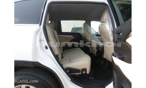 Buy Import Toyota Kluger White Car in Import - Dubai in Bumthang Buy Import Toyota Kluger White Car in Import - Dubai in Bumthang