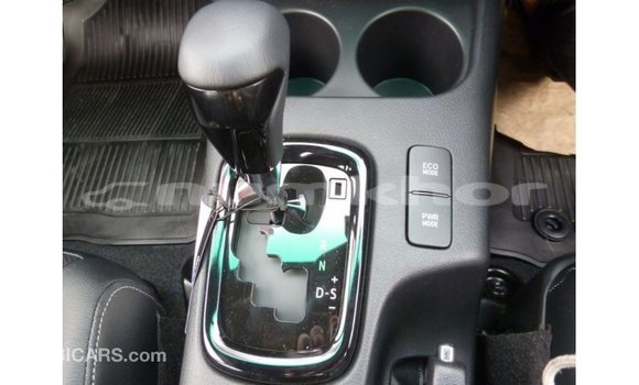 Buy Import Toyota Hilux White Car in Import - Dubai in Bumthang Buy Import Toyota Hilux White Car in Import - Dubai in Bumthang