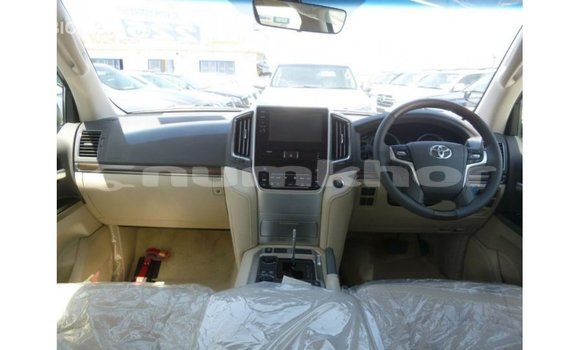 Buy Import Toyota Land Cruiser White Car in Import - Dubai in Bumthang Buy Import Toyota Land Cruiser White Car in Import - Dubai in Bumthang