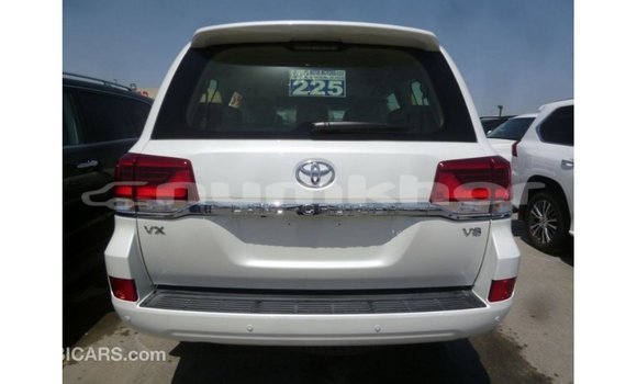 Buy Import Toyota Land Cruiser White Car in Import - Dubai in Bumthang Buy Import Toyota Land Cruiser White Car in Import - Dubai in Bumthang