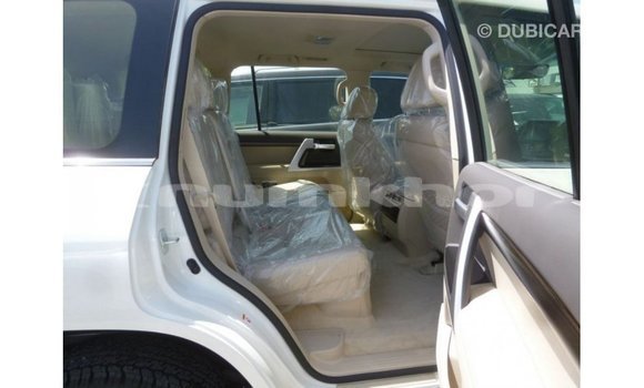 Buy Import Toyota Land Cruiser White Car in Import - Dubai in Bumthang Buy Import Toyota Land Cruiser White Car in Import - Dubai in Bumthang