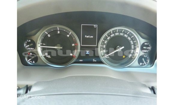 Buy Import Toyota Land Cruiser White Car in Import - Dubai in Bumthang Buy Import Toyota Land Cruiser White Car in Import - Dubai in Bumthang