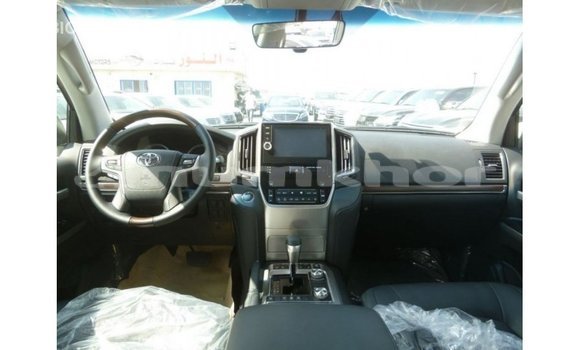 Buy Import Toyota Land Cruiser White Car in Import - Dubai in Bumthang Buy Import Toyota Land Cruiser White Car in Import - Dubai in Bumthang