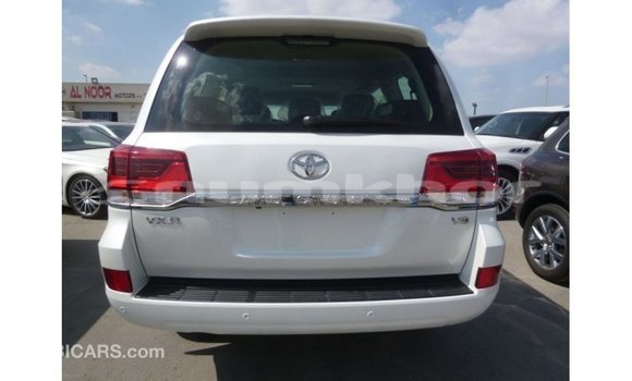 Buy Import Toyota Land Cruiser White Car in Import - Dubai in Bumthang Buy Import Toyota Land Cruiser White Car in Import - Dubai in Bumthang