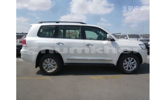 Buy Import Toyota Land Cruiser White Car in Import - Dubai in Bumthang Buy Import Toyota Land Cruiser White Car in Import - Dubai in Bumthang