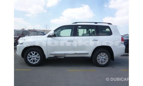 Buy Import Toyota Land Cruiser White Car in Import - Dubai in Bumthang Buy Import Toyota Land Cruiser White Car in Import - Dubai in Bumthang