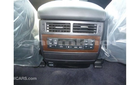 Buy Import Toyota Land Cruiser White Car in Import - Dubai in Bumthang Buy Import Toyota Land Cruiser White Car in Import - Dubai in Bumthang