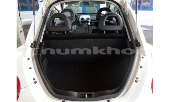 Buy Import Volkswagen Beetle White Car in Import - Dubai in Bumthang Buy Import Volkswagen Beetle White Car in Import - Dubai in Bumthang