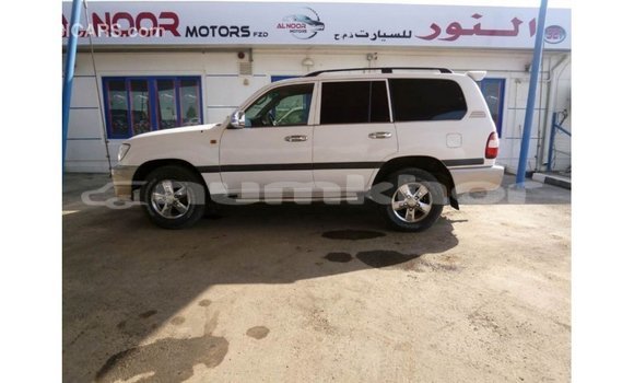 Buy Import Toyota Land Cruiser White Car in Import - Dubai in Bumthang Buy Import Toyota Land Cruiser White Car in Import - Dubai in Bumthang